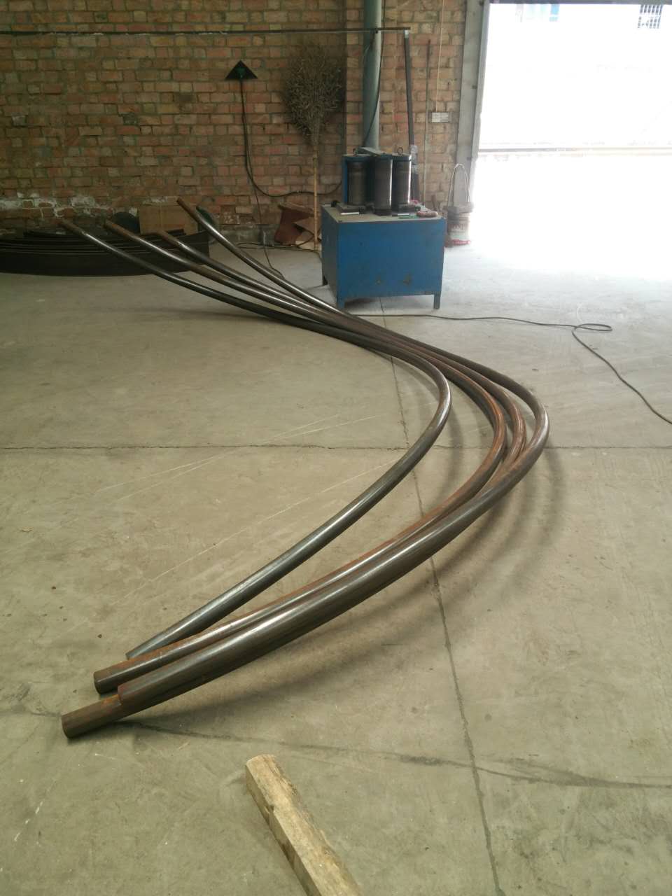 实拍弯形管拉弯工艺 揭秘金属制品的艺术与科技